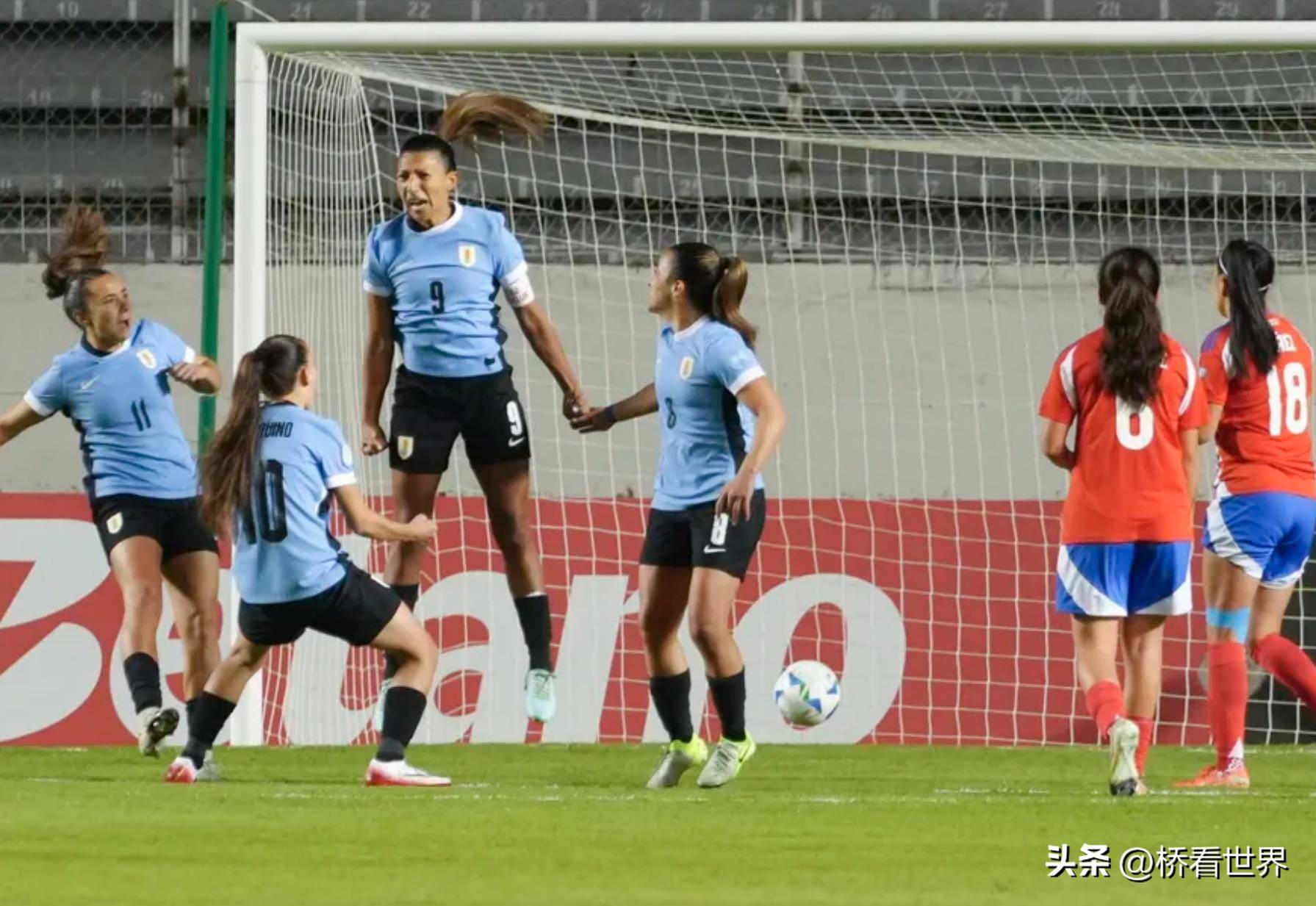 美国女足压倒日本，晋级美洲杯四强