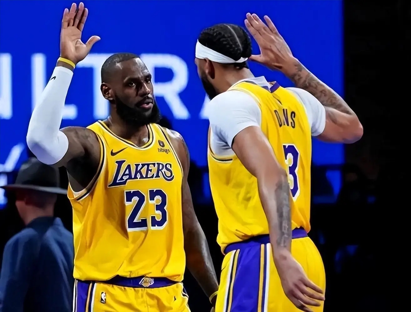 湖人力克篮网，詹姆斯再度登顶！