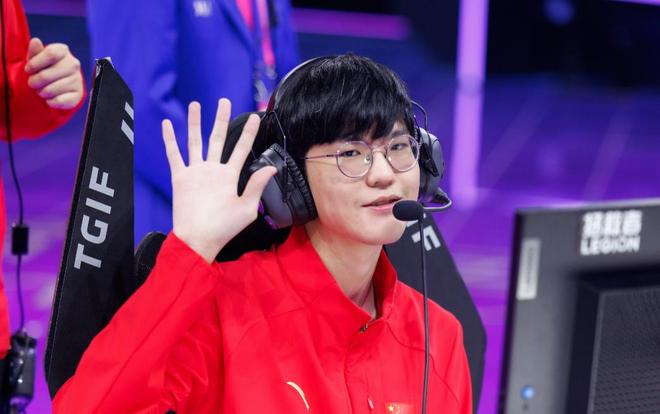 包含100T血洗PSG，Elk线上压制力十足峡谷大战四强赛，成为赛场最大亮点的词条