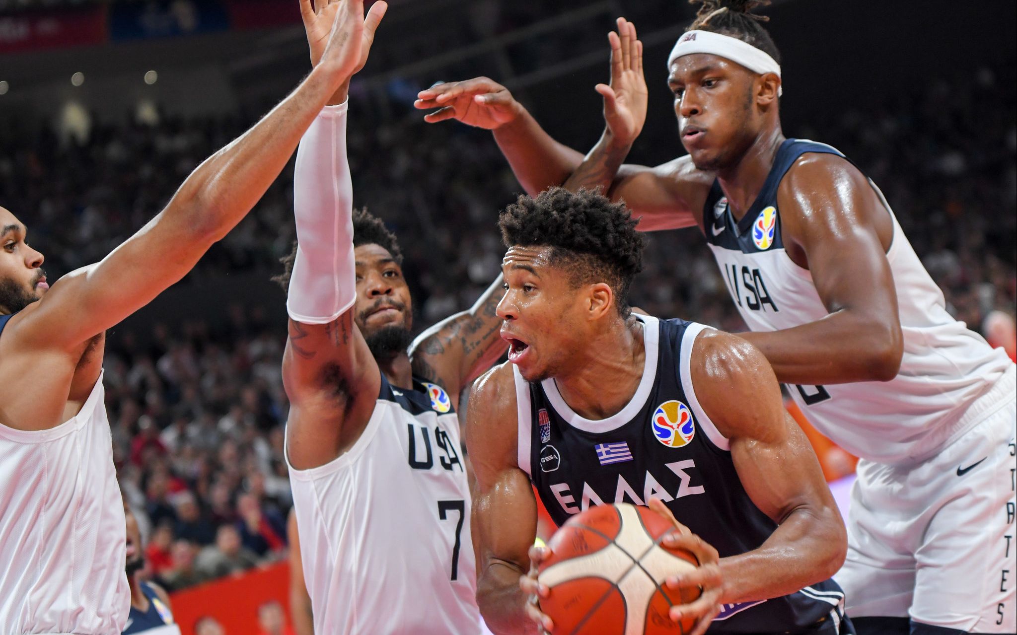 包含阿根廷男篮险胜希腊男篮，布克打破历史纪录的词条