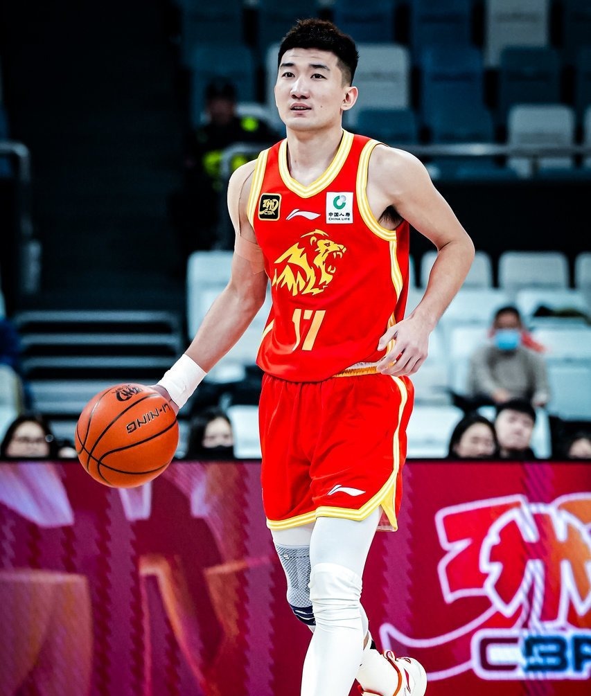 青岛队险胜天津队，孙铭徽状态火热